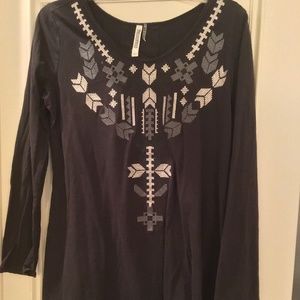 Mondreno Women’s Long Sleeve Top